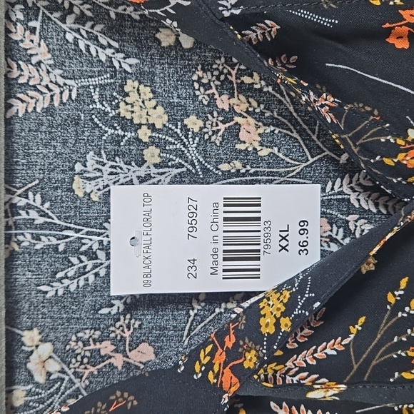 My Danielle Black Floral Top NWT - Picture 3 of 8